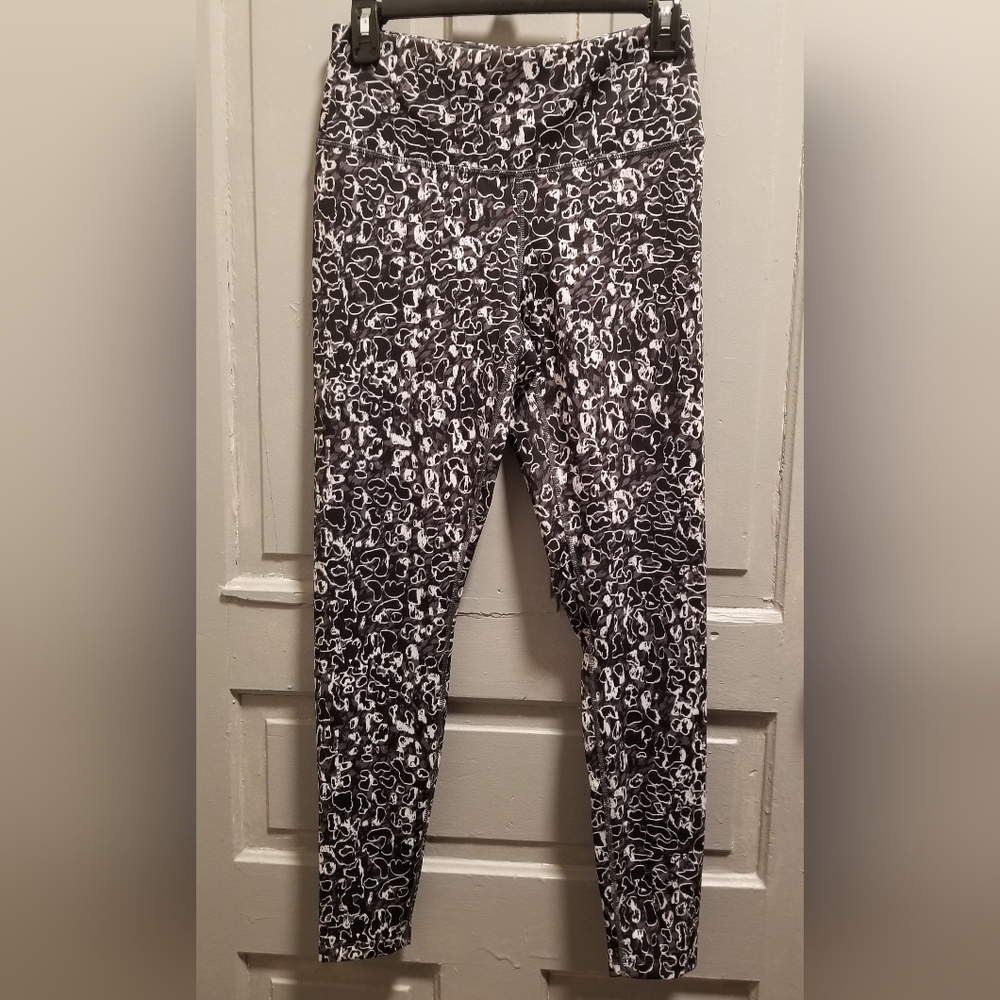 NEW BALANCE LEGGINGS EXERCISE YOGA WALKING RUNNING ABSTRACT GEOMETRIC CHEETAH M